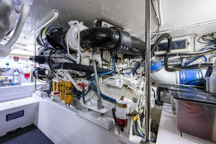 Slide: The Image of 2004 Hatteras Enclosed Bridge - Image 90 - 90