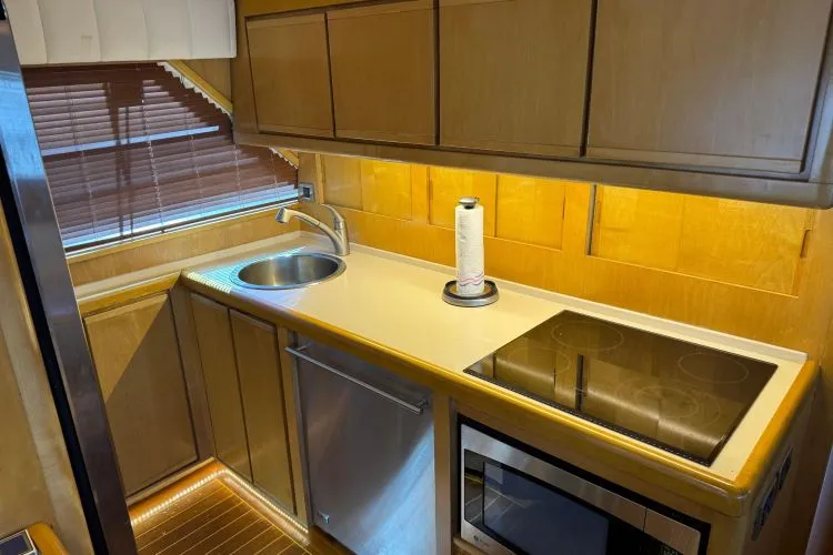 Slide: The Image of 1996 Bertram Convertible - Image 12 - 12