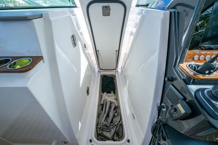 Slide: The Image of 2024 Tiara Yachts 34 Lx - Image 27 - 27