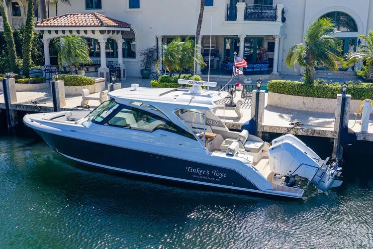 Slide: The Image of 2024 Tiara Yachts 34 Lx - Image 3 - 3