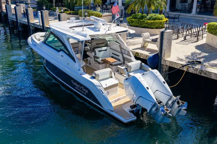 Slide: The Image of 2024 Tiara Yachts 34 Lx - Image 4 - 4