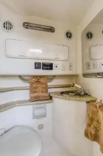 Slide: The Image of 2008 Fountain 38 Sportfish Cruiser Ob - Image 19 - 19