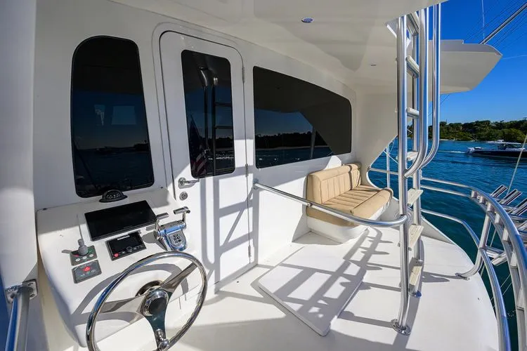 Slide: The Image of 2009 Viking 74 Enclosed Bridge - Image 19 - 19