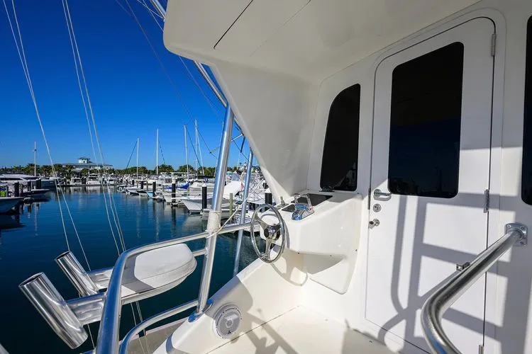 Slide: The Image of 2009 Viking 74 Enclosed Bridge - Image 20 - 20