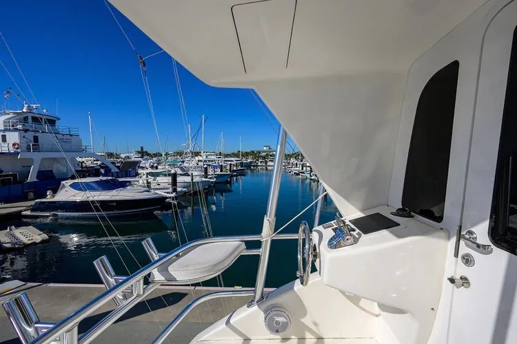 Slide: The Image of 2009 Viking 74 Enclosed Bridge - Image 21 - 21