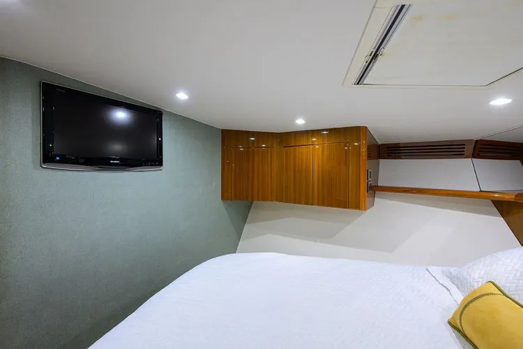 Slide: The Image of 2009 Viking 74 Enclosed Bridge - Image 45 - 45