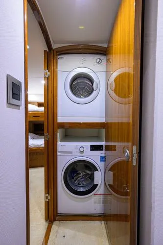 Slide: The Image of 2009 Viking 74 Enclosed Bridge - Image 53 - 53