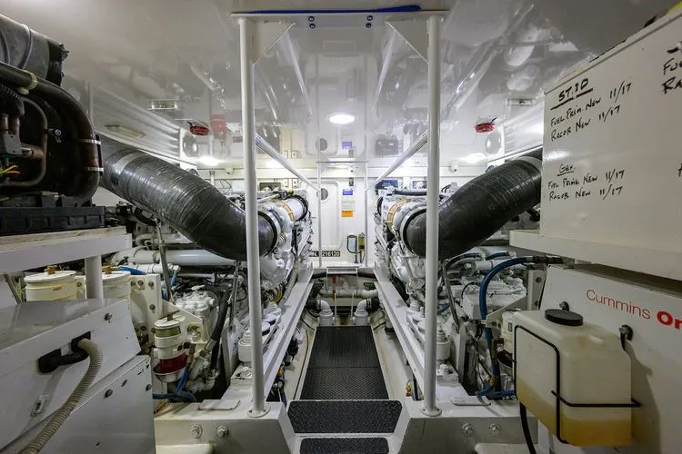 Slide: The Image of 2009 Viking 74 Enclosed Bridge - Image 55 - 55