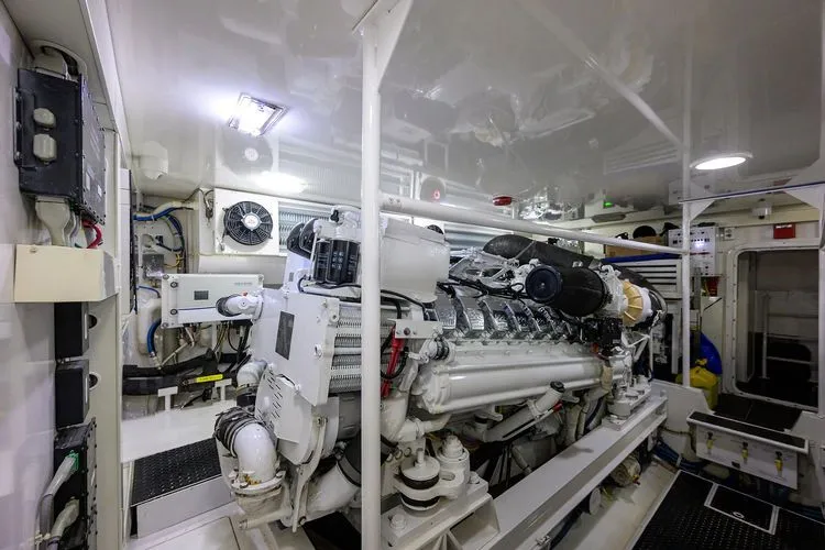 Slide: The Image of 2009 Viking 74 Enclosed Bridge - Image 57 - 57