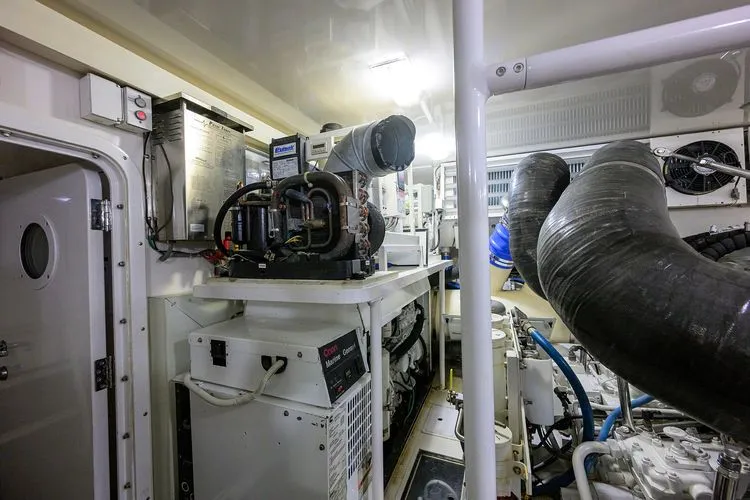 Slide: The Image of 2009 Viking 74 Enclosed Bridge - Image 58 - 58