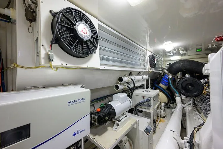 Slide: The Image of 2009 Viking 74 Enclosed Bridge - Image 61 - 61