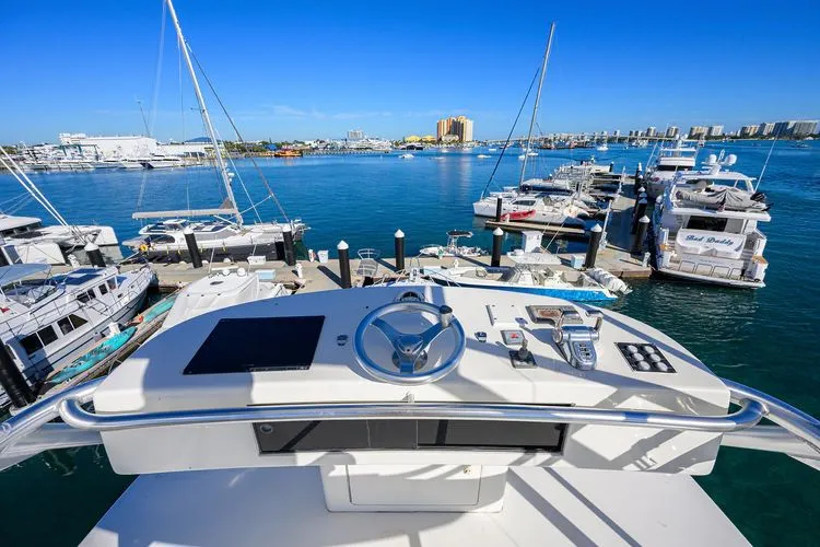 Slide: The Image of 2009 Viking 74 Enclosed Bridge - Image 9 - 9