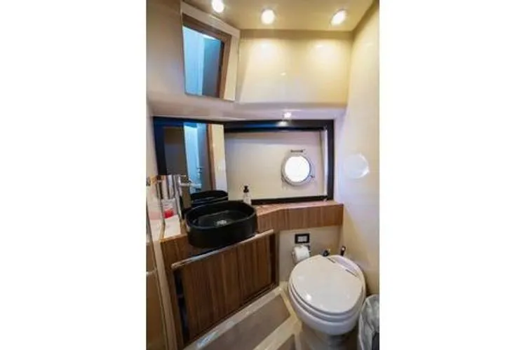 Slide: The Image of 2015 Azimut Magellano 43 - Image 13 - 13