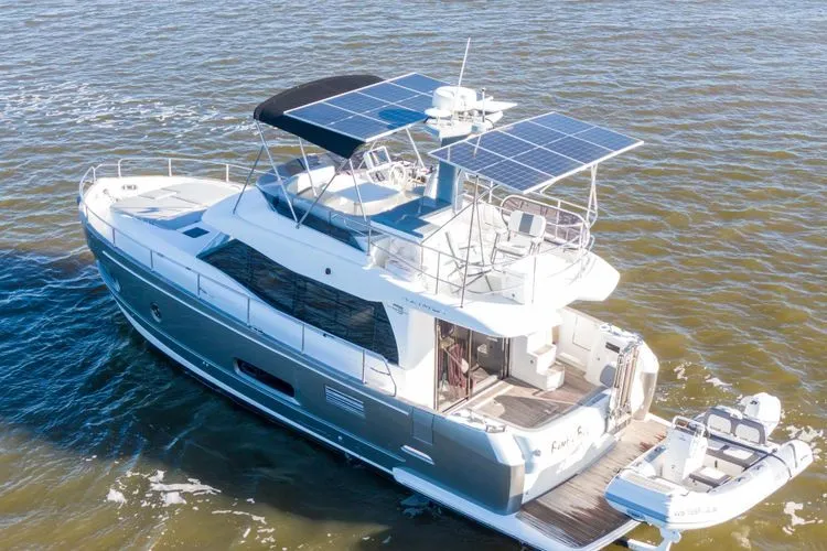 Slide: The Image of 2015 Azimut Magellano 43 - Image 2 - 2