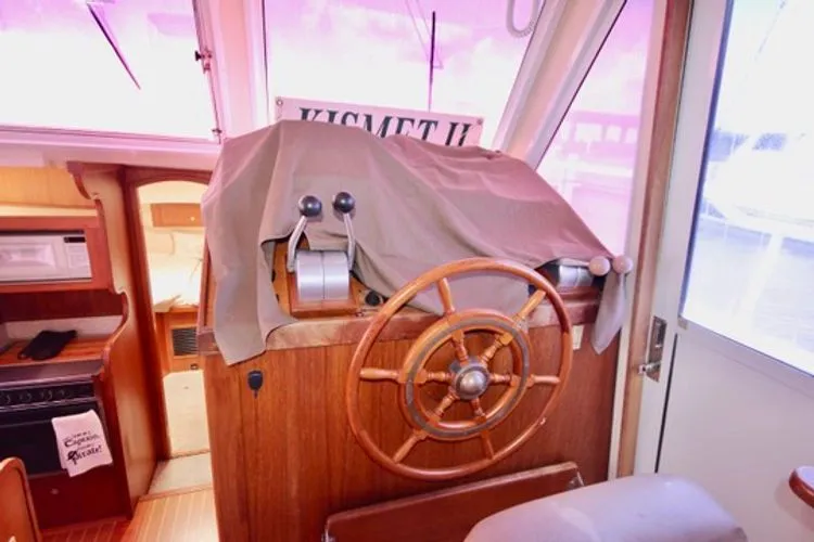 Slide: The Image of 2001 Mainship 430 - Image 13 - 13