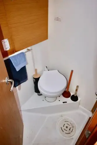 Slide: The Image of 2009 Jeanneau 44i - Image 11 - 11