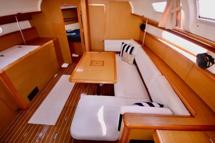 Slide: The Image of 2009 Jeanneau 44i - Image 4 - 4