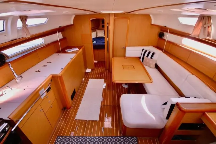 Slide: The Image of 2009 Jeanneau 44i - Image 5 - 5