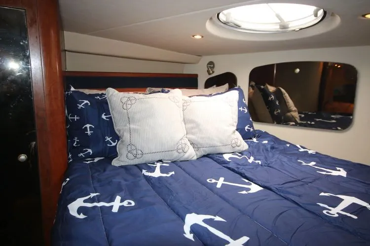 Slide: The Image of 2004 Cruisers Yachts 370 - Image 5 - 5