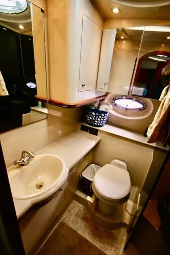 Slide: The Image of 2004 Cruisers Yachts 370 - Image 6 - 6