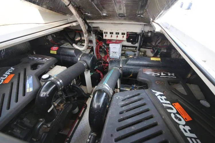 Slide: The Image of 2004 Cruisers Yachts 370 - Image 7 - 7