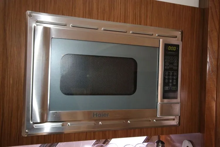 Slide: The Image of 2013 Cruisers Yachts 380 - Image 11 - 11