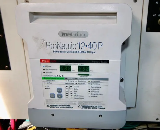 Slide: The Image of 2013 Cruisers Yachts 380 - Image 15 - 15