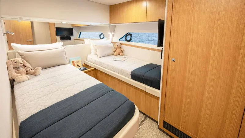 Slide: The Image of 2026 Riviera 585 Suv - Image 24 - 24