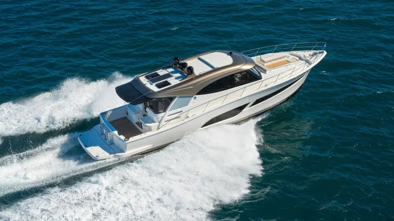 Slide: The Image of 2026 Riviera 585 Suv - Image 4 - 4