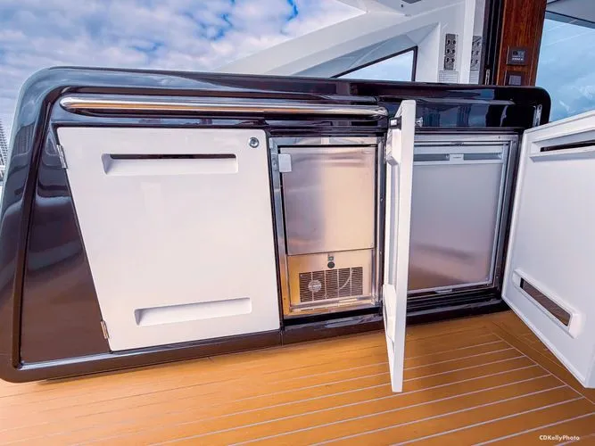 Slide: The Image of 2024 Sunseeker 75 Predator - Image 14 - 14