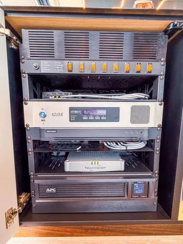 Slide: The Image of 2024 Sunseeker 75 Predator - Image 25 - 25