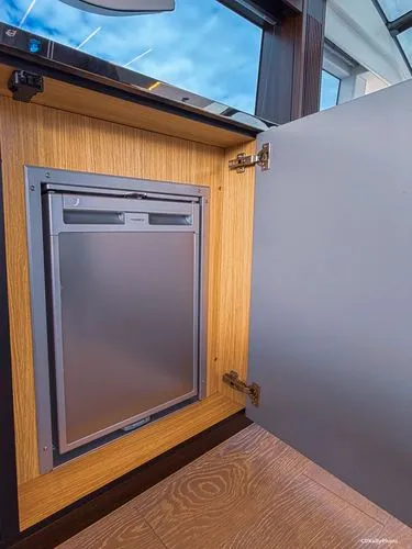 Slide: The Image of 2024 Sunseeker 75 Predator - Image 26 - 26