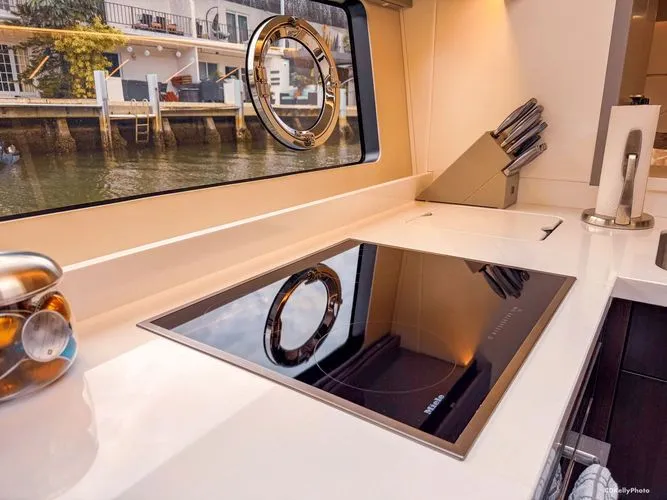 Slide: The Image of 2024 Sunseeker 75 Predator - Image 31 - 31