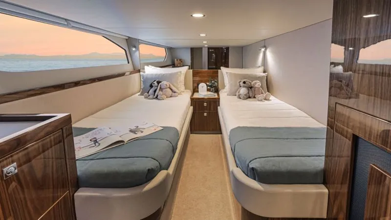 Slide: The Image of 2026 Riviera 465 Suv - Image 18 - 18