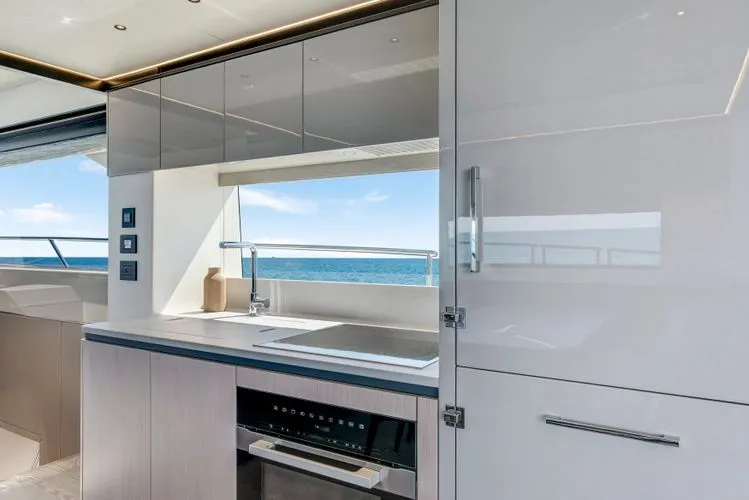 Slide: The Image of 2026 Sunseeker Manhattan 68 (2025) - Image 15 - 15