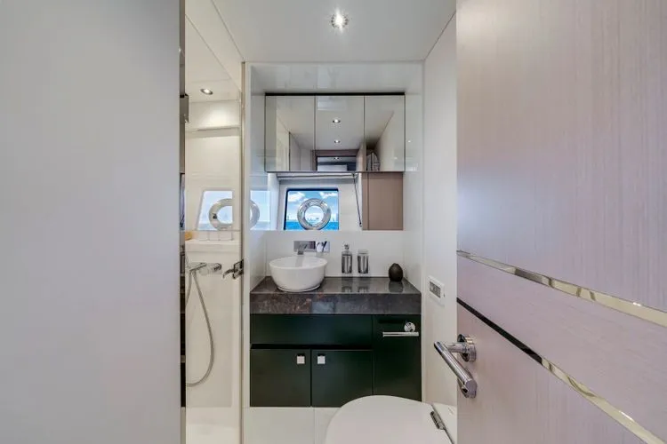 Slide: The Image of 2026 Sunseeker Manhattan 68 (2025) - Image 33 - 33