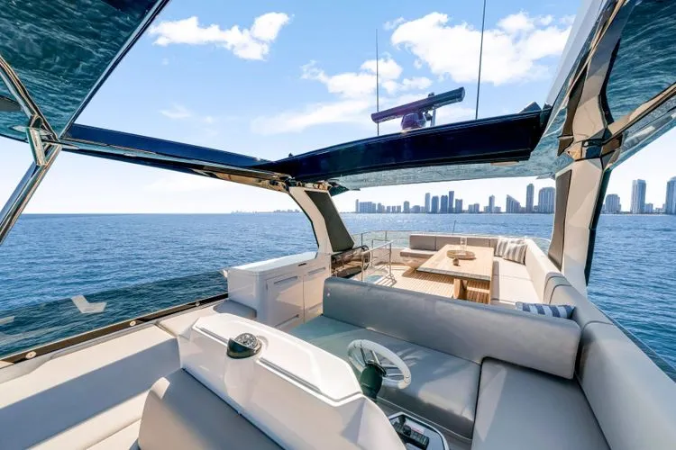 Slide: The Image of 2026 Sunseeker Manhattan 68 (2025) - Image 40 - 40