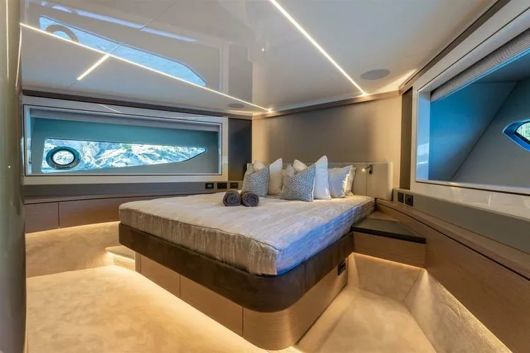Slide: The Image of 2026 Sunseeker 90 Ocean Enclosed - Image 30 - 30