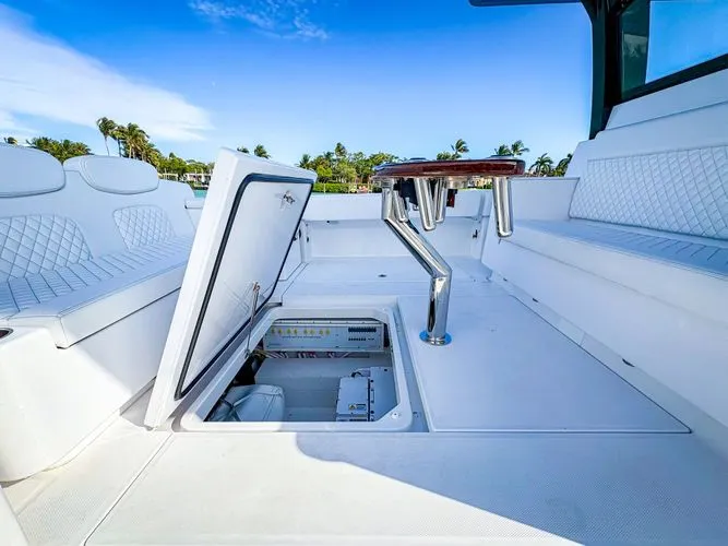 Slide: The Image of 2025 Hcb 48 Campeon - Image 11 - 11