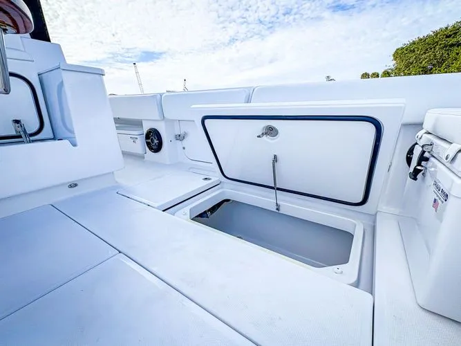 Slide: The Image of 2025 Hcb 48 Campeon - Image 12 - 12