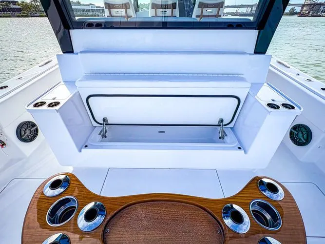 Slide: The Image of 2025 Hcb 48 Campeon - Image 17 - 17