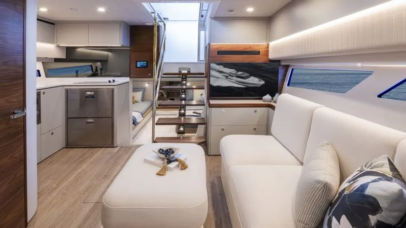 Slide: The Image of 2026 Riviera 4300 Sports Express - Image 17 - 17