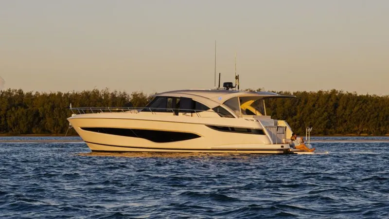 Slide: The Image of 2026 Riviera 4300 Sports Express - Image 6 - 6