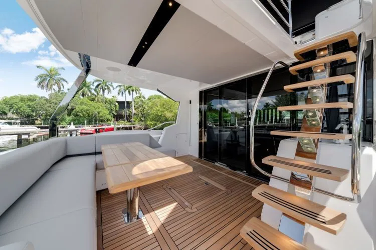 Slide: The Image of 2026 Sunseeker Manhattan 68 (2025) - Image 14 - 14