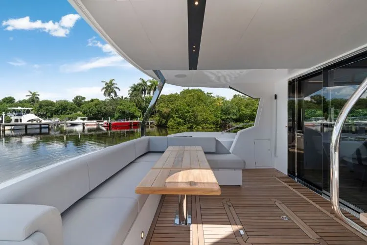 Slide: The Image of 2026 Sunseeker Manhattan 68 (2025) - Image 15 - 15