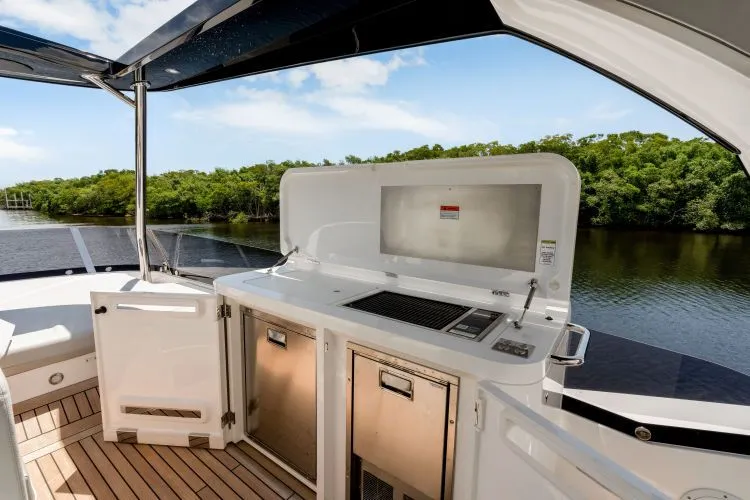 Slide: The Image of 2026 Sunseeker Manhattan 68 (2025) - Image 56 - 56