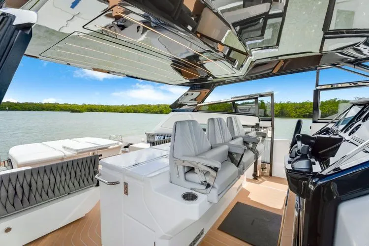 Slide: The Image of 2023 Sunseeker Superhawk 55 - Image 20 - 20