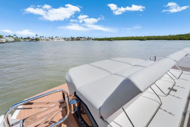 Slide: The Image of 2023 Sunseeker Superhawk 55 - Image 8 - 8