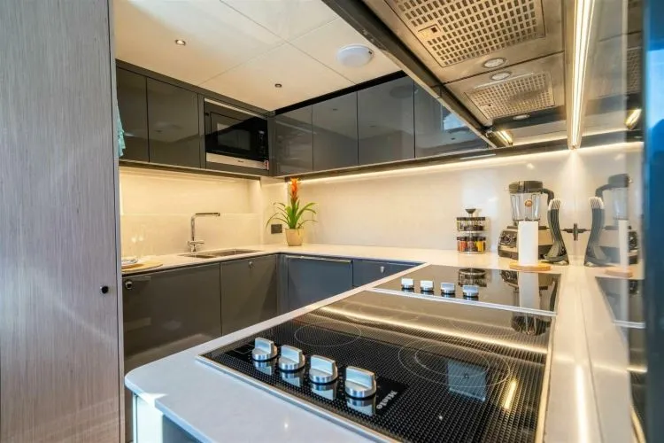 Slide: The Image of 2027 Sunseeker 100 Yacht - Image 20 - 20