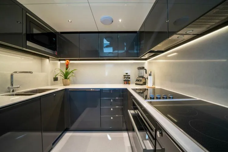 Slide: The Image of 2027 Sunseeker 100 Yacht - Image 21 - 21